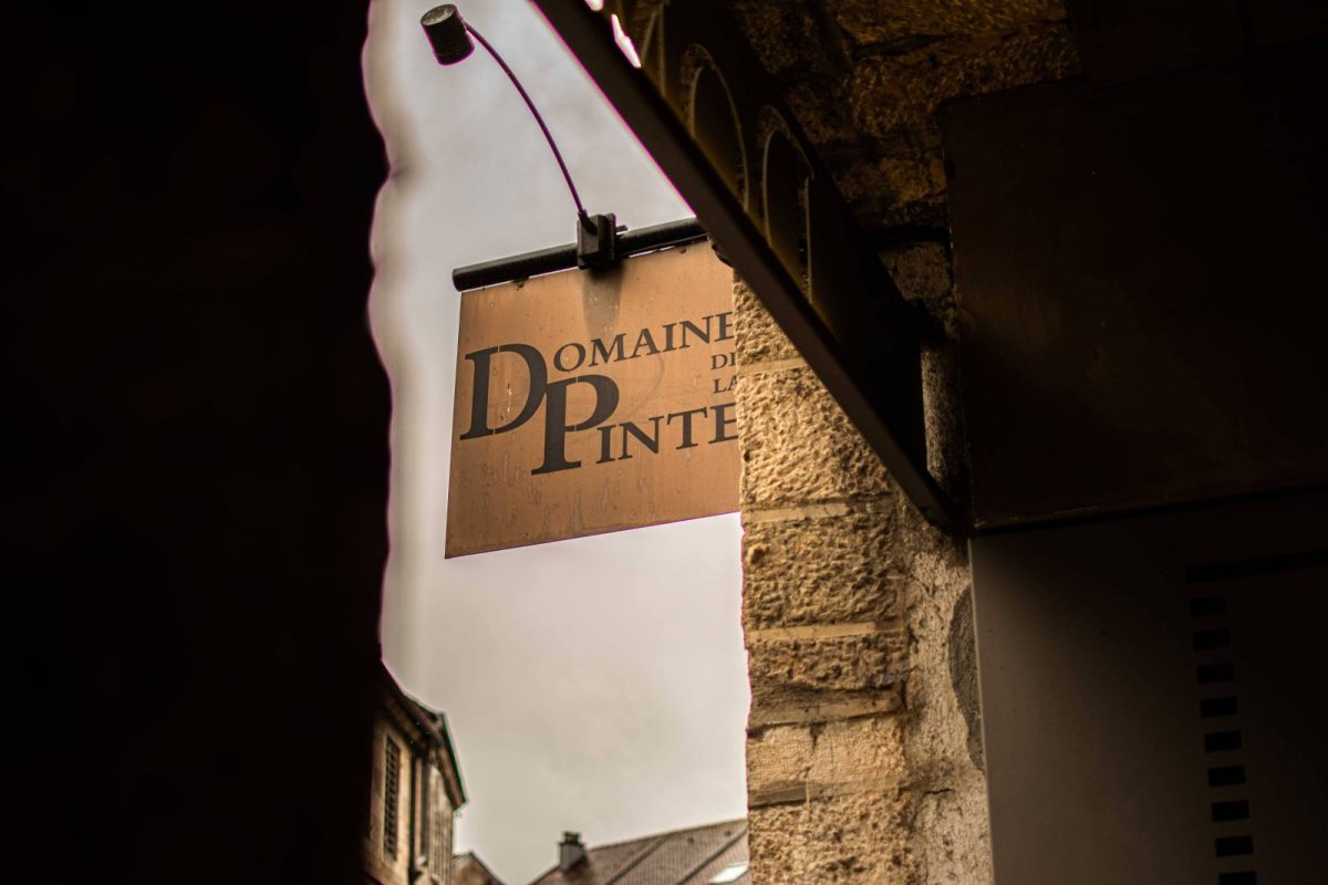 Imprégniez-vous des valeurs du Domaine pour réussir votre photo en participant à la visite de la cave et la dégustation de cinq vins. Petit indice, découvrez les clés du thème du concours lors de la visite !